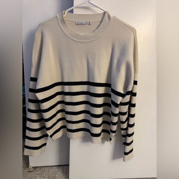 NWOT Abercrombie Sweater 🤎 - Picture 1 of 3